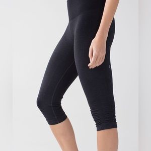 Lululemon In The Flow Cropped Leggings Sz 6